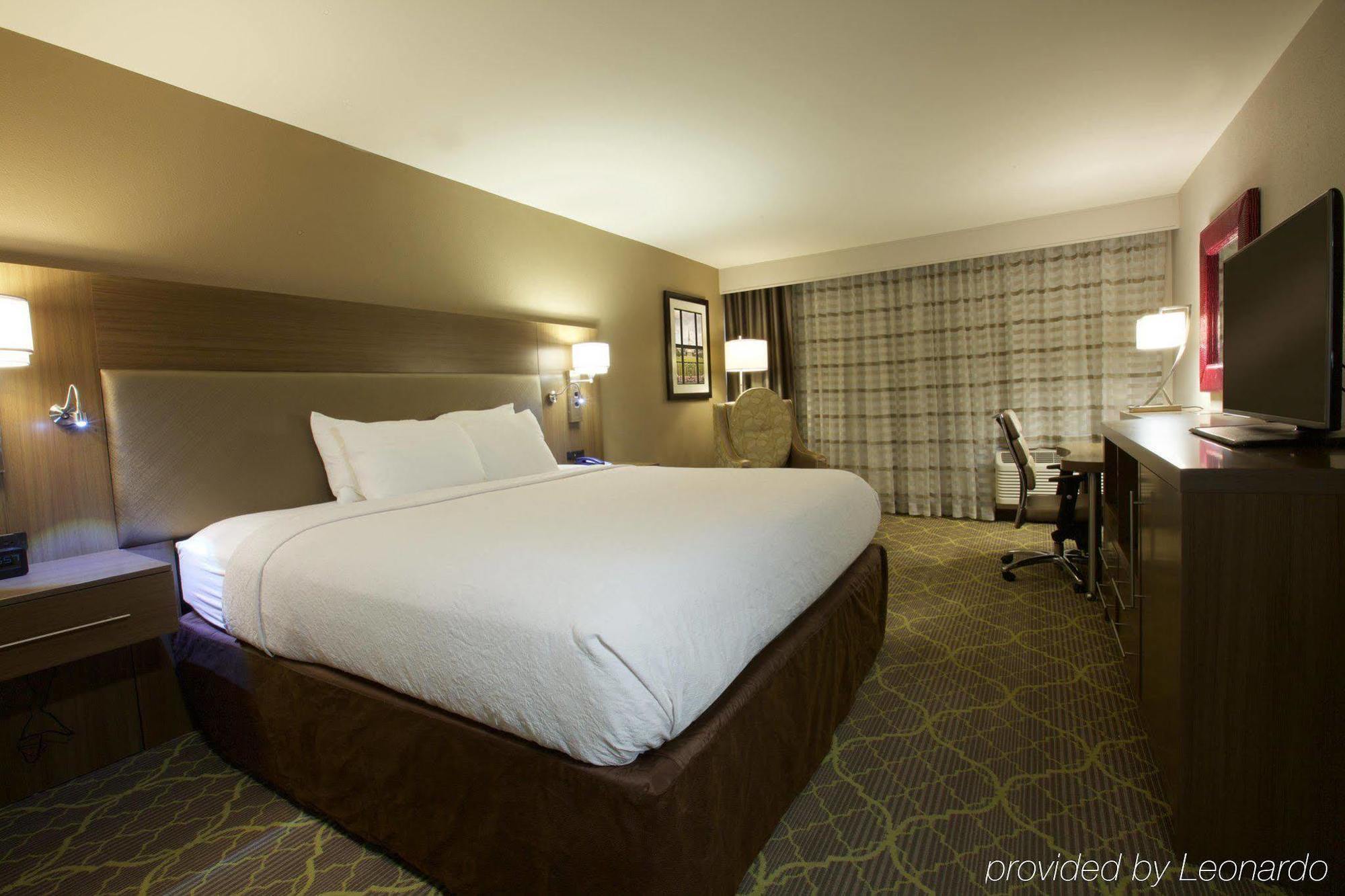 ดับเบิ้ลทรี บาย ฮิลตัน วินส์ตัน ซาเลม ยูนิเวอร์ซิตี้ Hotel วินสตัน-ซาเลม ภายนอก รูปภาพ